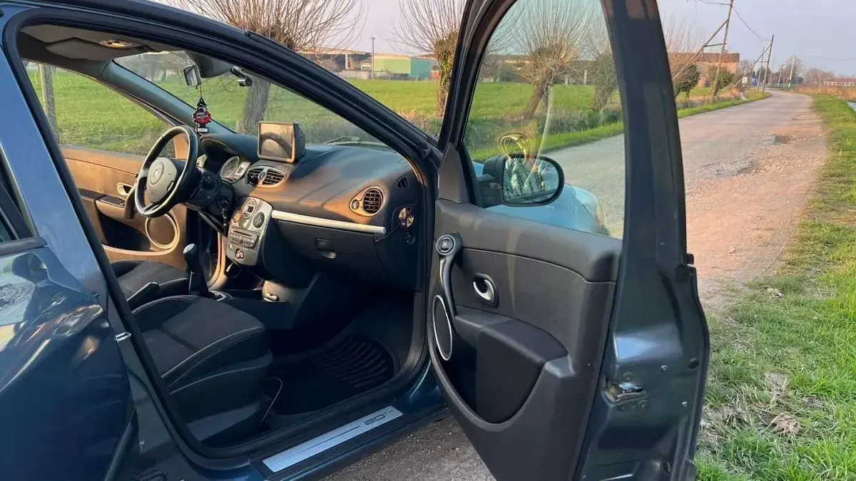Usata Renault Clio II 101 CV (74 kW) 2010 Berlina