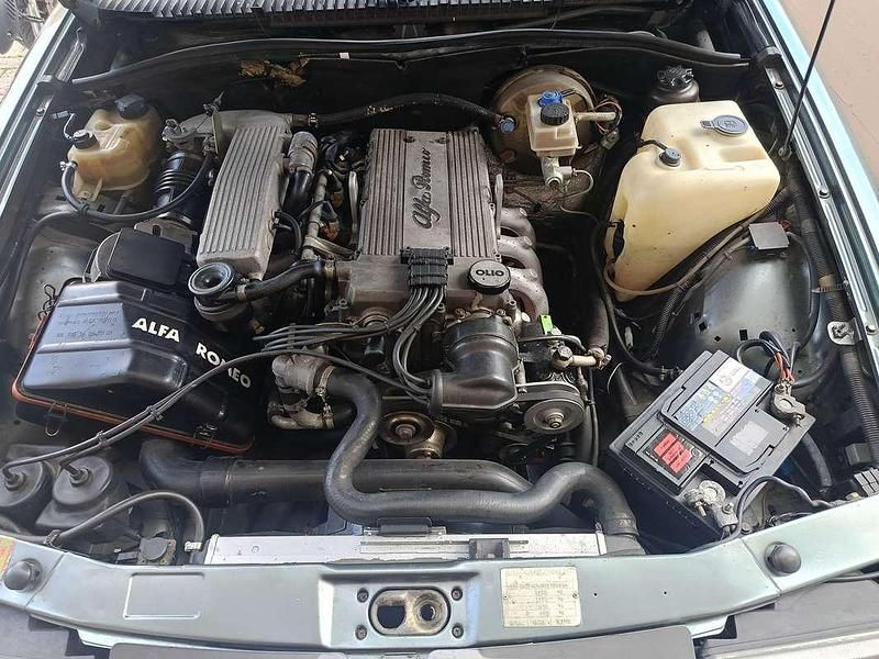 Usata Alfa Romeo 75 148 CV (108 kW) 1988 Verde Berlina