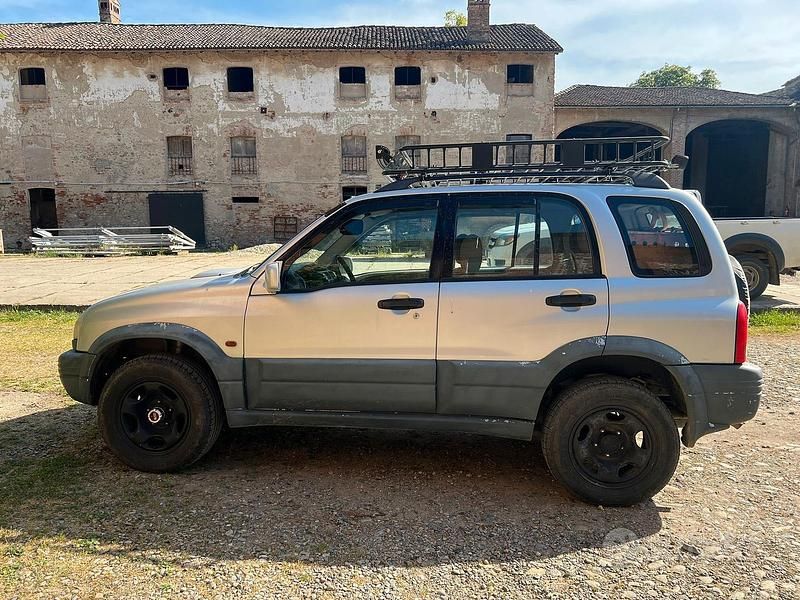 Usata Suzuki Vitara 87 CV (63 kW) 2000 Grigio SUV