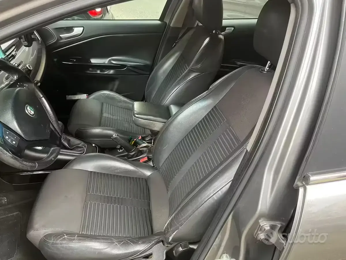 Usata Alfa Romeo Giulietta 150 CV (110 kW) 2012 Grigio Utilitaria