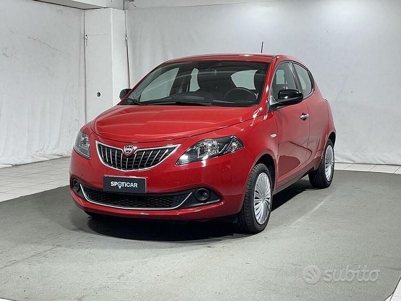 Usata Lancia Ypsilon Gold 70 CV (51 kW) 2022 Rosso Utilitaria