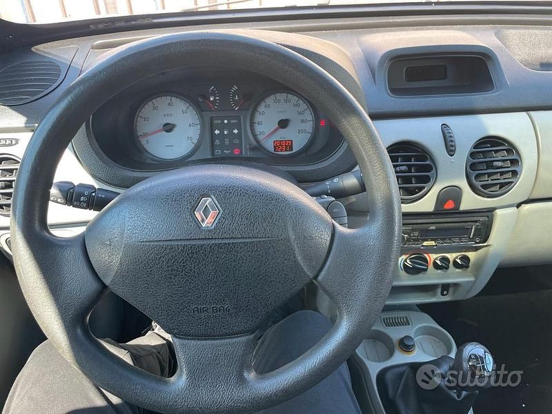 Usata Renault Kangoo 82 CV (60 kW) 2005 Grigio Monovolume