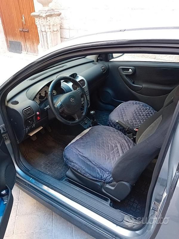 Usata Opel Corsa 69 CV (50 kW) 2005 Grigio Berlina