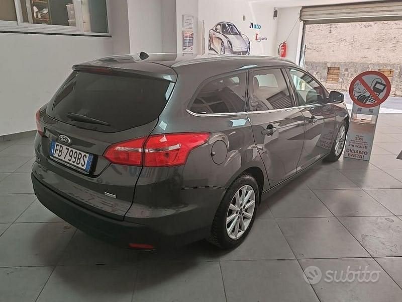 Begagnad Ford Focus Titanium X 125 HK (91 kW) 2015 Grå Kombi
