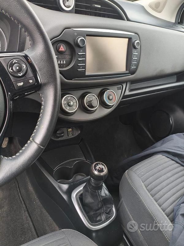 Usata Toyota Yaris 72 CV (52 kW) 2019 Bianco Berlina