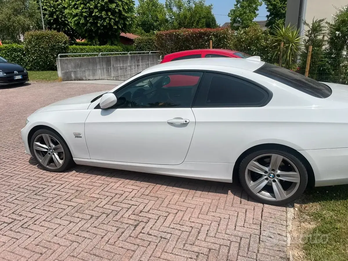 Usata BMW 320 184 CV (135 kW) 2011 Bianco Coupé