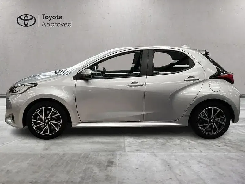 Usata Toyota Yaris Hybrid Trend 116 CV (85 kW) 2022 Argento Berlina