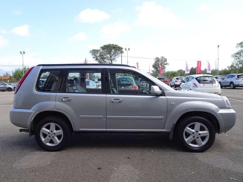 Usata Nissan X-Trail 136 CV (100 kW) 2005 Argento SUV