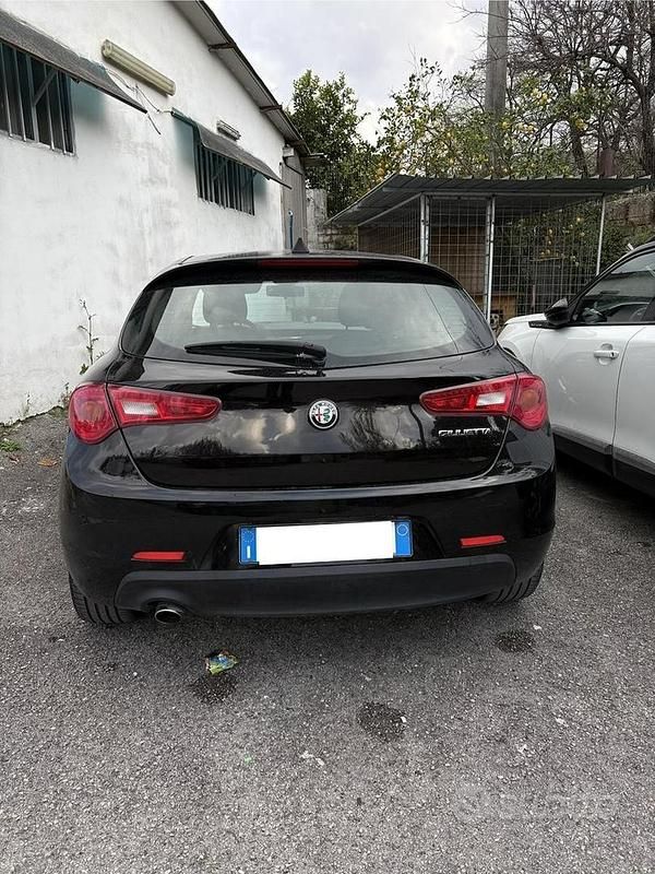Usata Alfa Romeo Giulietta Super 120 CV (88 kW) 2017 Nero Utilitaria