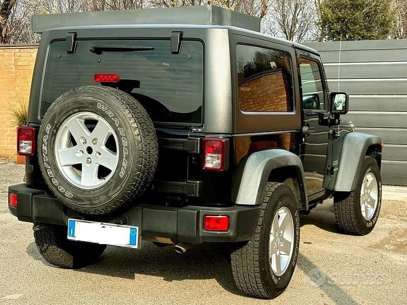 Usata Jeep Wrangler 200 CV (147 kW) 2011 Nero SUV