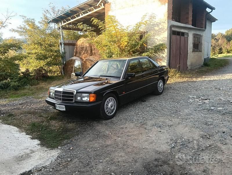 Usata Mercedes 190 126 CV (92 kW) 1993 Grigio Berlina