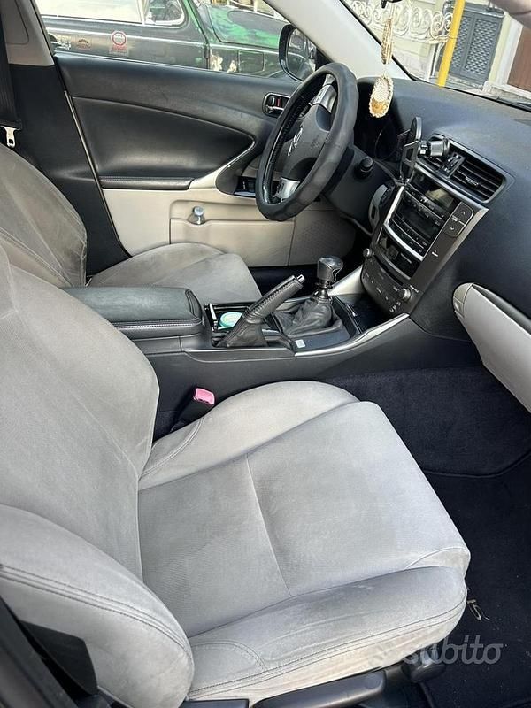 Usata Lexus IS200d 150 CV (110 kW) 2011 Nero Berlina