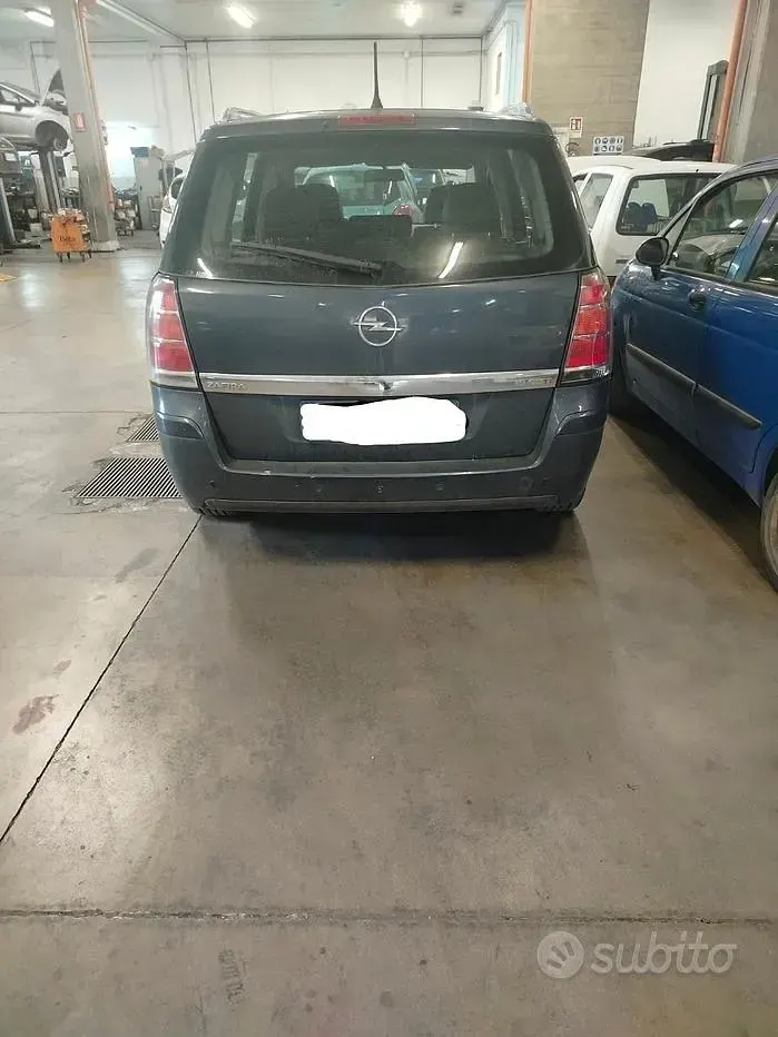 Usata Opel Zafira 150 CV (110 kW) 2007 Monovolume