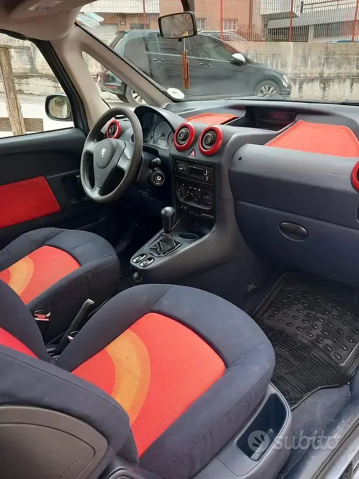 Usata Peugeot 1007 70 CV (51 kW) 2008 Grigio Monovolume