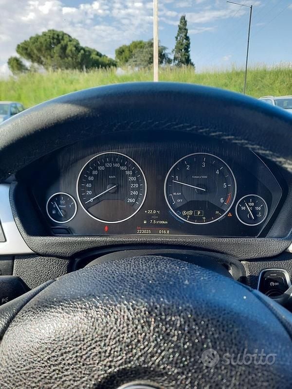 Begagnad BMW 318 Sport Line 143 HK (105 kW) 2014 Svart Kombi