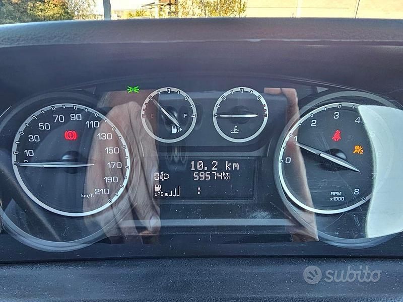 Usata Lancia Ypsilon 69 CV (50 kW) 2015 Grigio Utilitaria