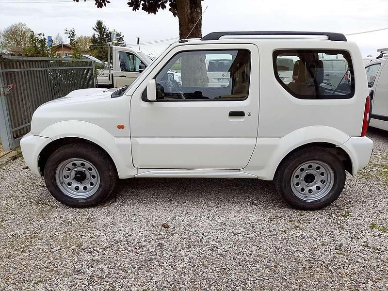 Usata Suzuki Jimny 86 CV (63 kW) 2008 Bianco SUV