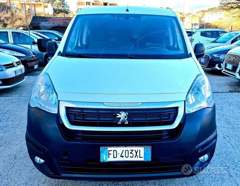 Bianco Usata 2016 Peugeot Partner Monovolume | 7499 € (Buon prezzo) - Immagine 1/4