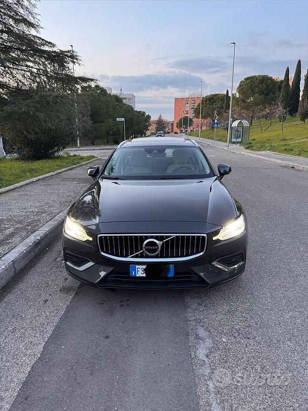Usata Volvo V60 Inscription 190 CV (139 kW) 2018 Grigio Station wagon