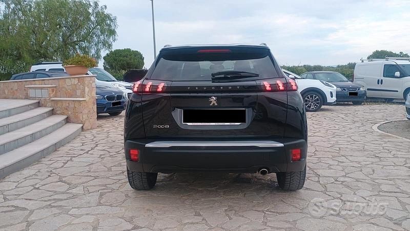 Usata Peugeot 2008 Allure 110 CV (80 kW) 2022 Nero SUV