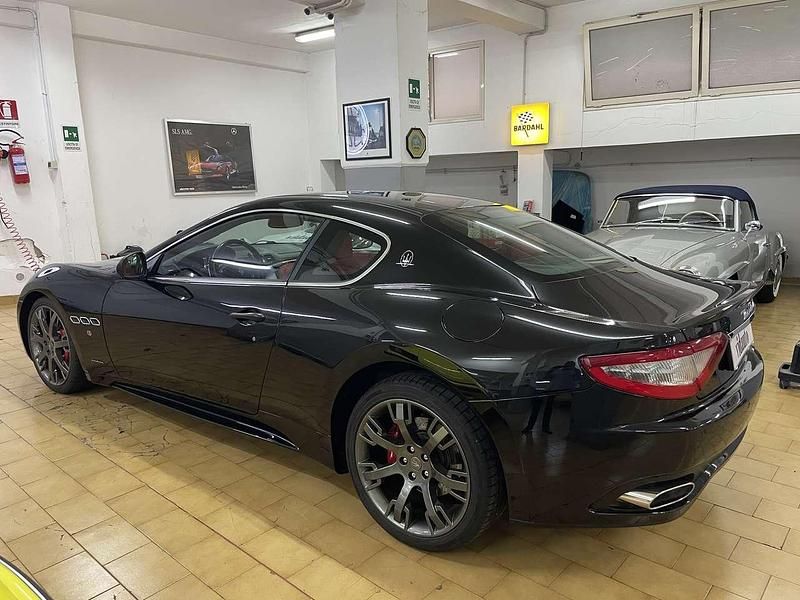 Usata Maserati Granturismo 439 CV (322 kW) 2009 Grigio Coupé