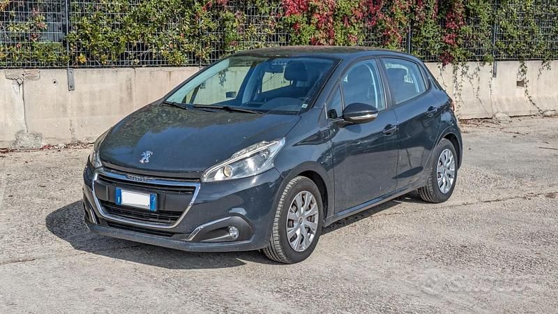 Usata Peugeot 208 83 CV (61 kW) 2019 Nero(met.) Utilitaria