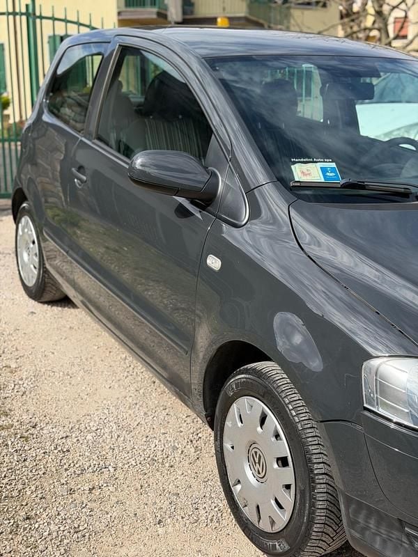 Usata VW Fox Trendline 60 CV (44 kW) 2011 Grigio Utilitaria