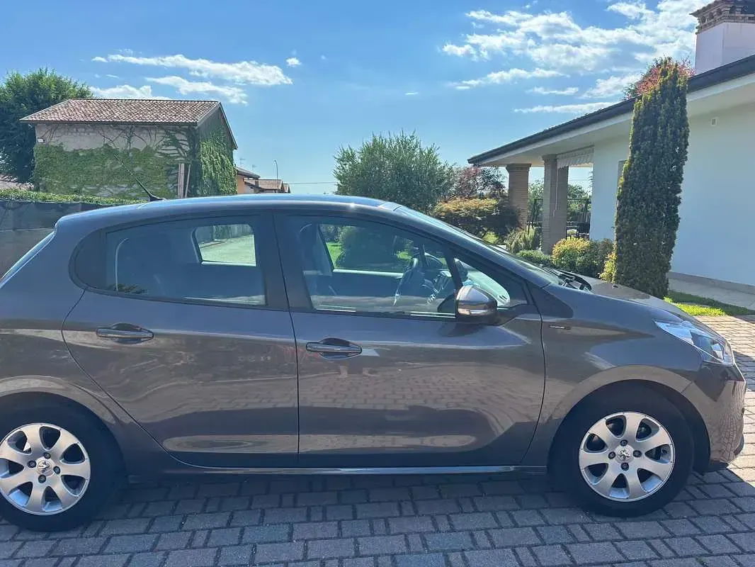 Usata Peugeot 208 Allure 83 CV (61 kW) 2018 Grigio Utilitaria