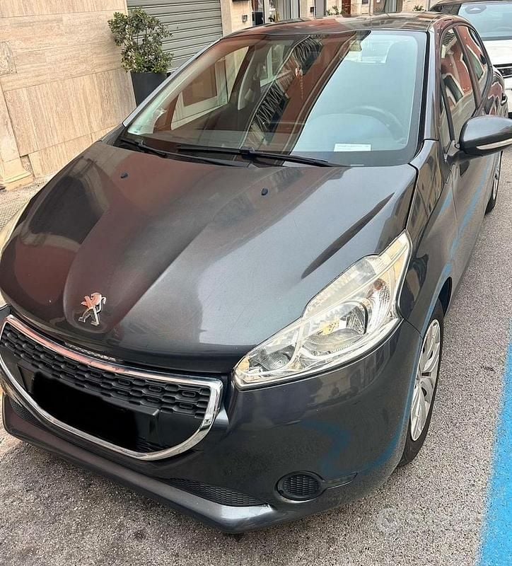 Usata Peugeot 208 68 CV (50 kW) 2014 Grigio Utilitaria