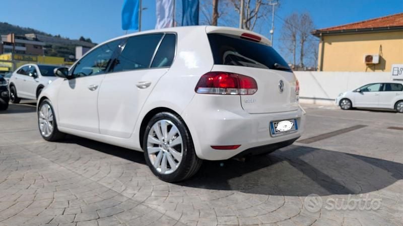 Usata VW Golf VI Highline 105 CV (77 kW) 2011 Bianco Utilitaria