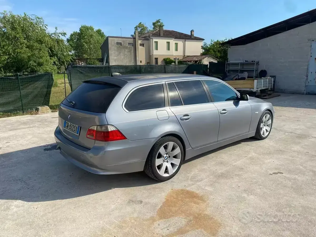 Usata BMW 530 231 CV (169 kW) 2005 Grigio Station wagon