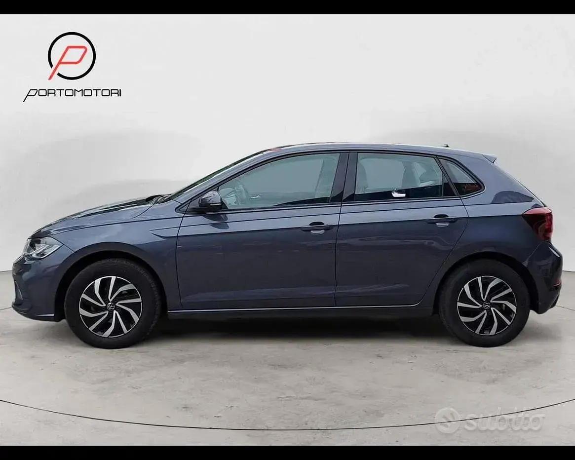 Usata VW Polo Life 95 CV (69 kW) 2023 Nero Utilitaria