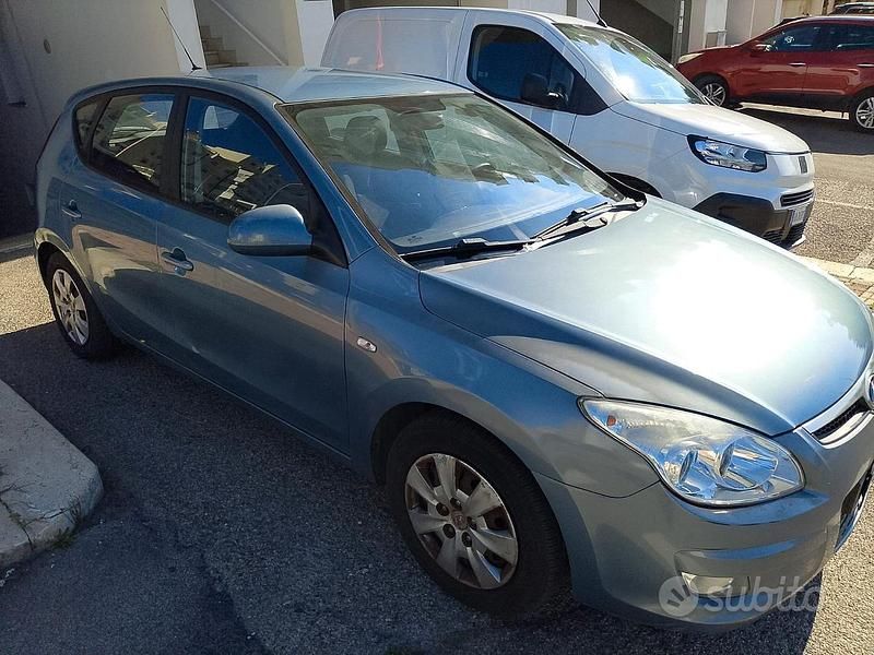 Blu/azzurro Usata 2008 Hyundai i30 Active Tre volumi | 1000 € - Immagine 1/4