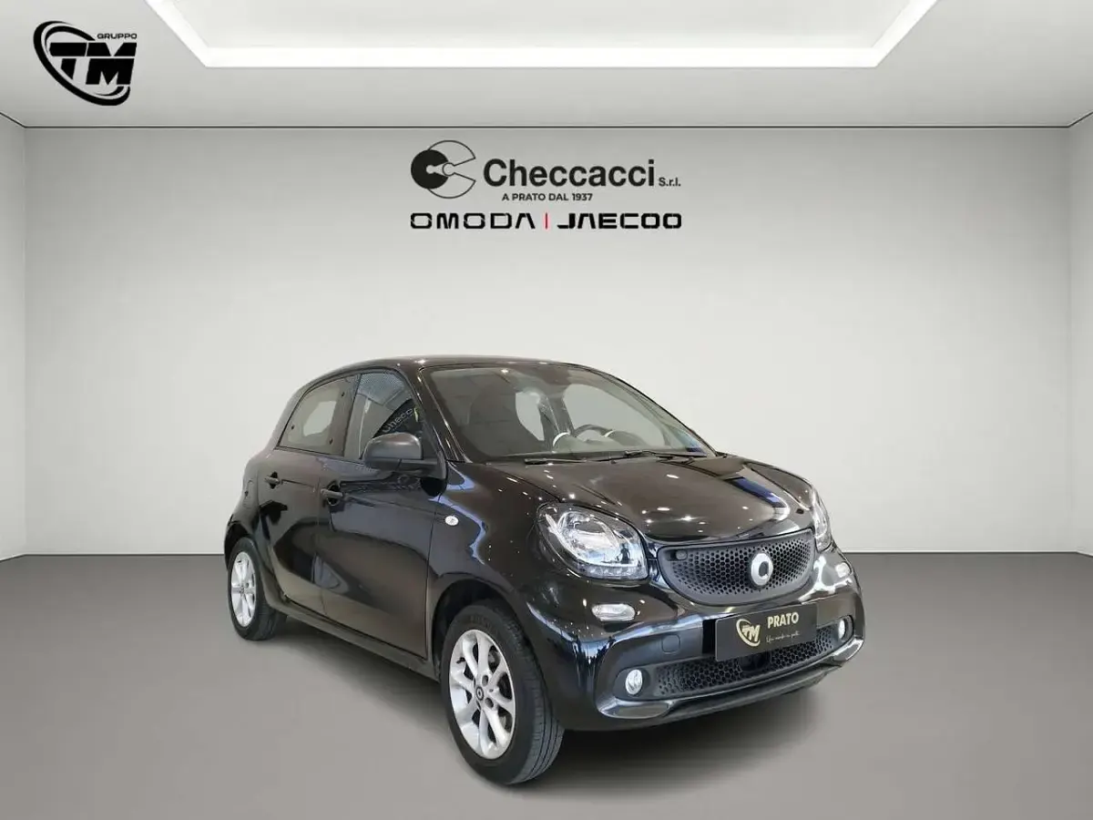 Begagnad Smart ForFour Passion 71 HK (52 kW) 2018 Svart Halvkombi