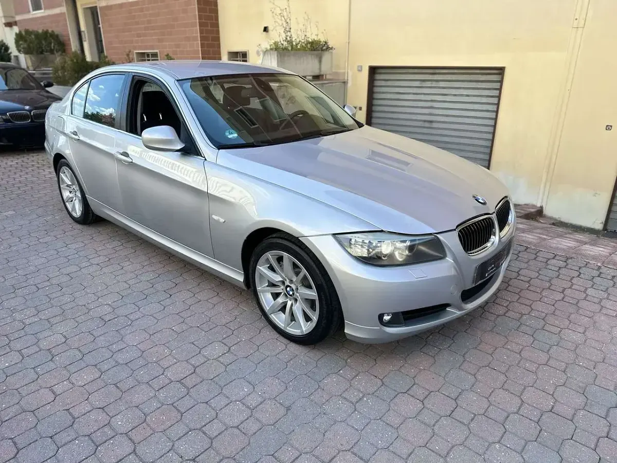 Usata BMW 325 218 CV (160 kW) 2008 Argento Berlina