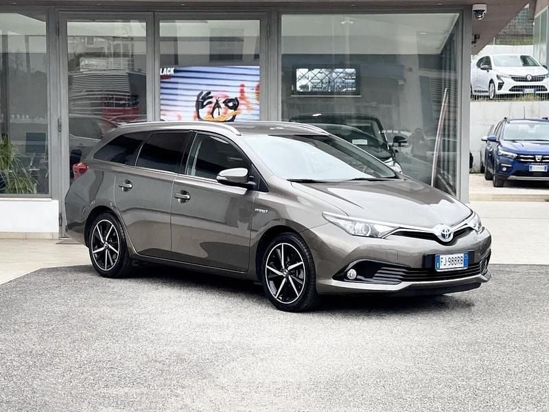 Usata Toyota Auris Hybrid 99 CV (72 kW) 2017 Bronze Station wagon