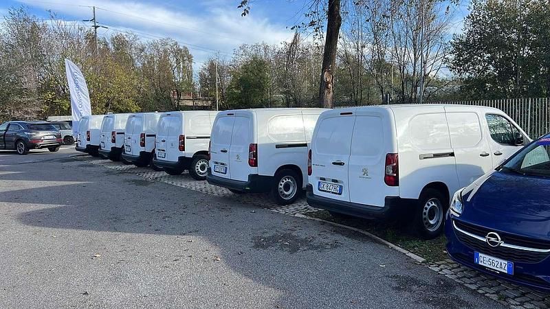 Usata Peugeot Partner Premium 136 CV (100 kW) 2022 Bianco Monovolume