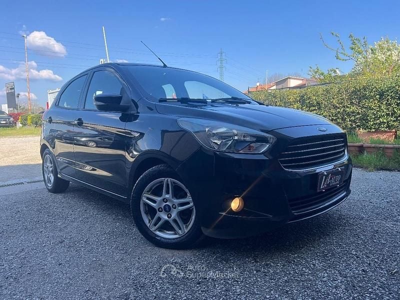 Begagnad Ford Ka Plus Ultimate 86 HK (63 kW) 2017 Svart Halvkombi