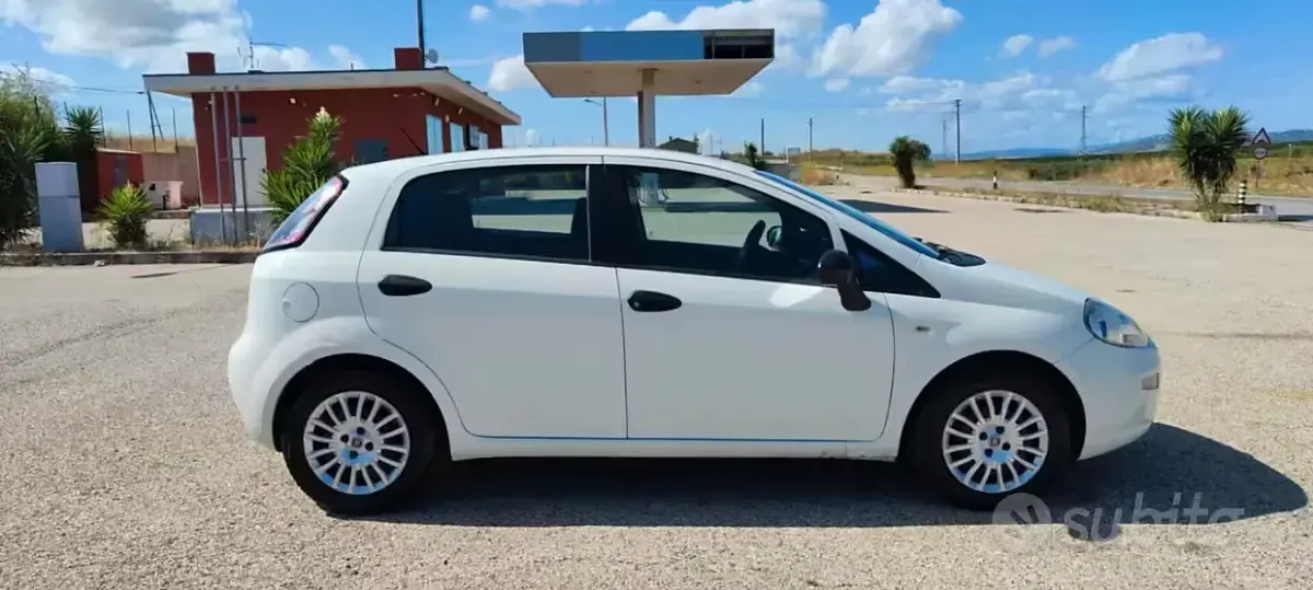 Usata Fiat Grande Punto 75 CV (55 kW) 2012 Bianco Utilitaria
