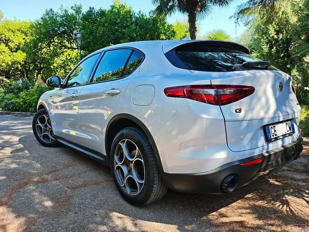 Usata Alfa Romeo Stelvio Sprint 190 CV (139 kW) 2021 Argento SUV