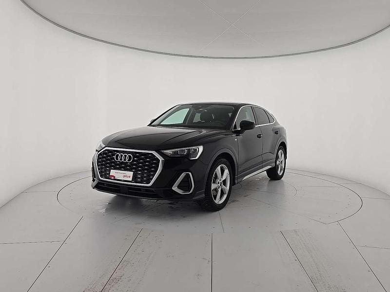 Nero Usata 2022 Audi Q3 Ambiente SUV | 36.900 € (Buon prezzo) - Immagine 1/4