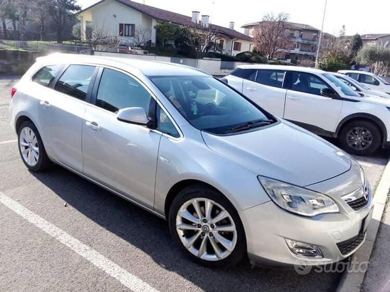 Usata Opel Astra 60 CV (44 kW) 2011 Grigio Station wagon