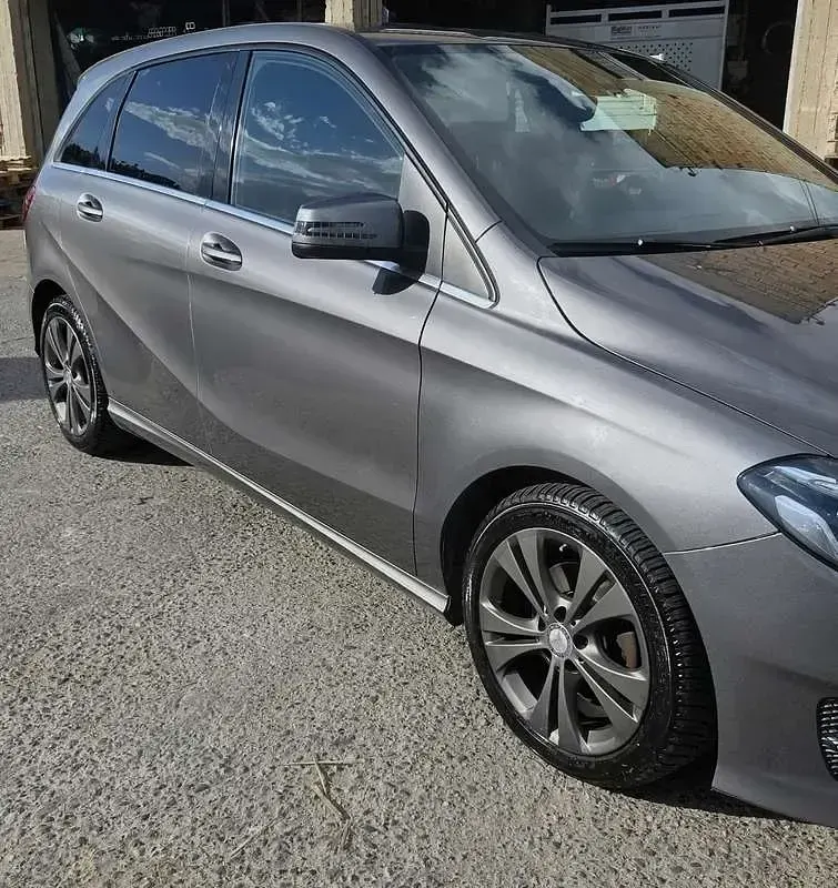 Usata Mercedes B200 136 CV (100 kW) 2017 Grigio Utilitaria
