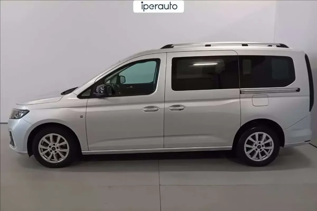 Usata Ford Grand Tourneo Connect Titanium 122 CV (89 kW) 2023 Argento metallizzato Monovolume