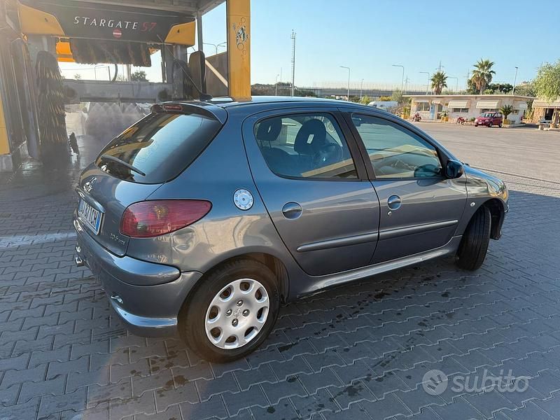 Usata Peugeot 206 75 CV (55 kW) 2007 Grigio Utilitaria