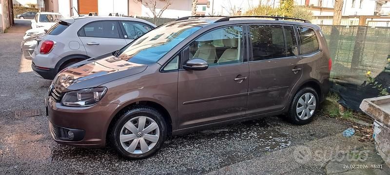 Usata VW Touran Comfortline 105 CV (77 kW) 2015 Marrone Monovolume