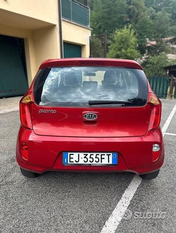 Usata Kia Picanto Style 69 CV (50 kW) 2011 Rosso Utilitaria