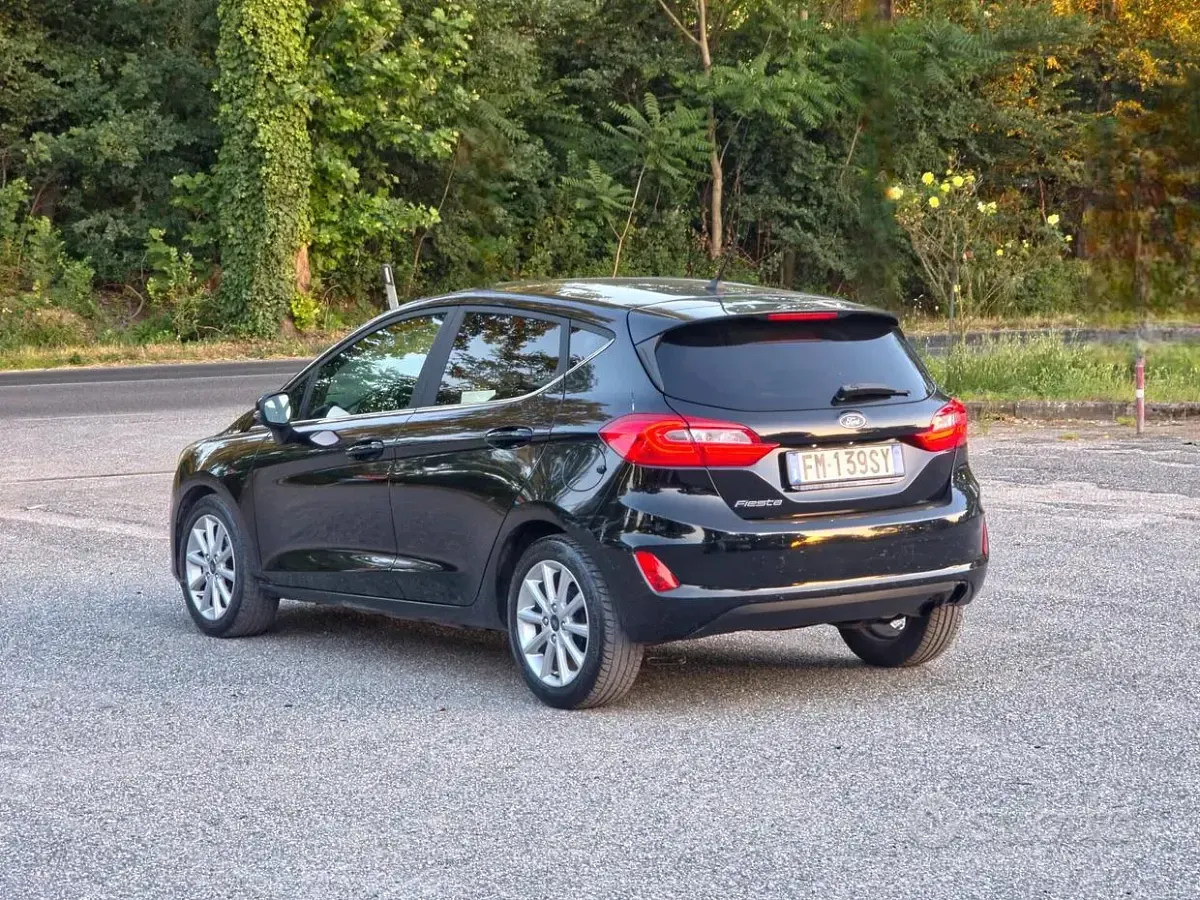 Usata Ford Fiesta Vignale 100 CV (73 kW) 2017 Nero Utilitaria