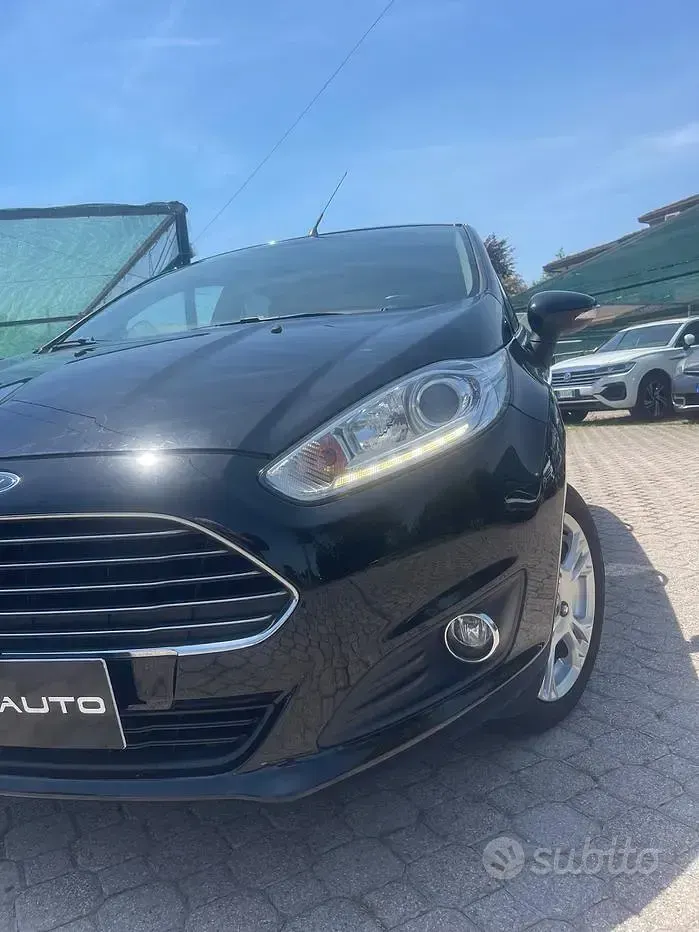 Usata Ford Fiesta 95 CV (69 kW) 2016 Nero Utilitaria