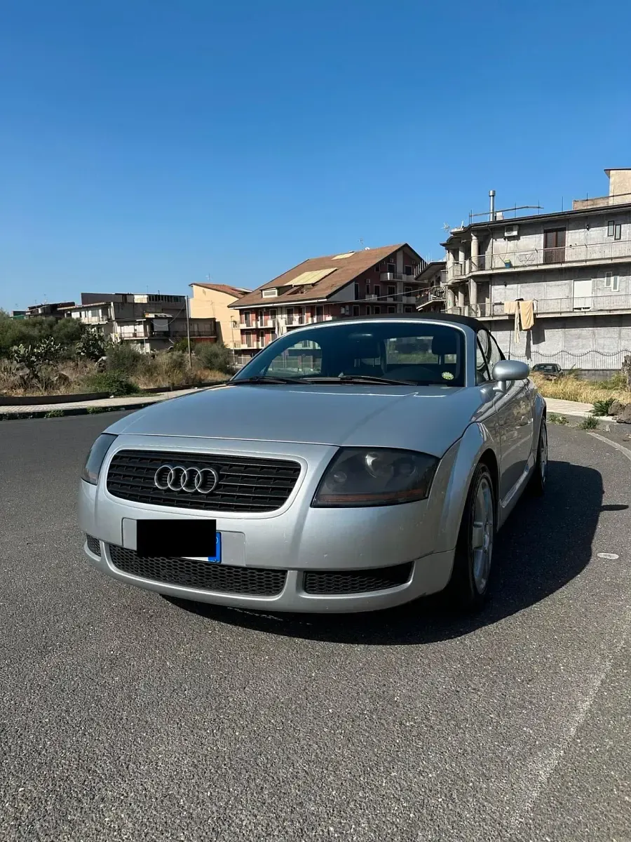 Usata Audi TT Roadster 179 CV (131 kW) 2001 Grigio Cabrio